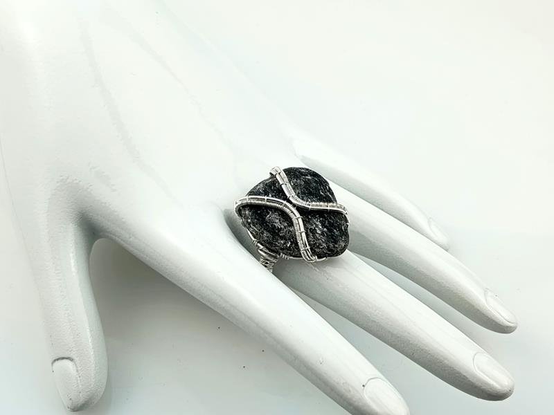 Serycyt (mika łupkowa) - pierścionek (27x24 mm) srebro Ag999, rozmiar 18 – regulowany, waga 10 gram, rękodzieło