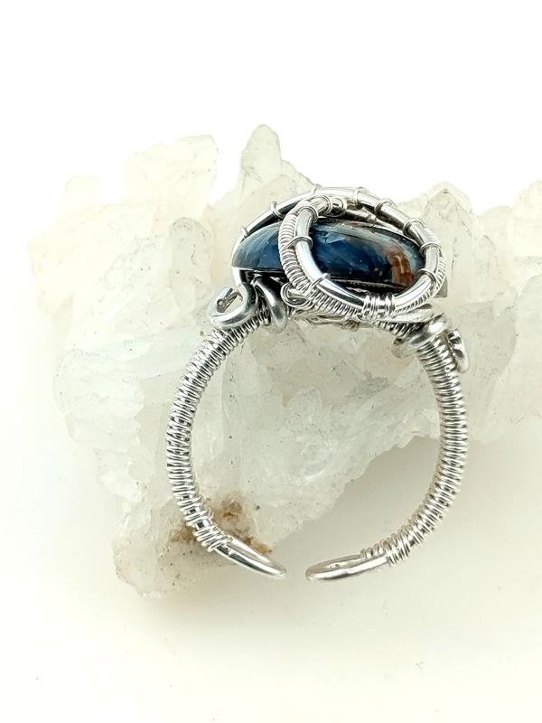 Srebrny pierścionek z pietersytem dla numerologicznej 2 i 9. Znak Lwa, Strzelca, Bliźniąt i Panny