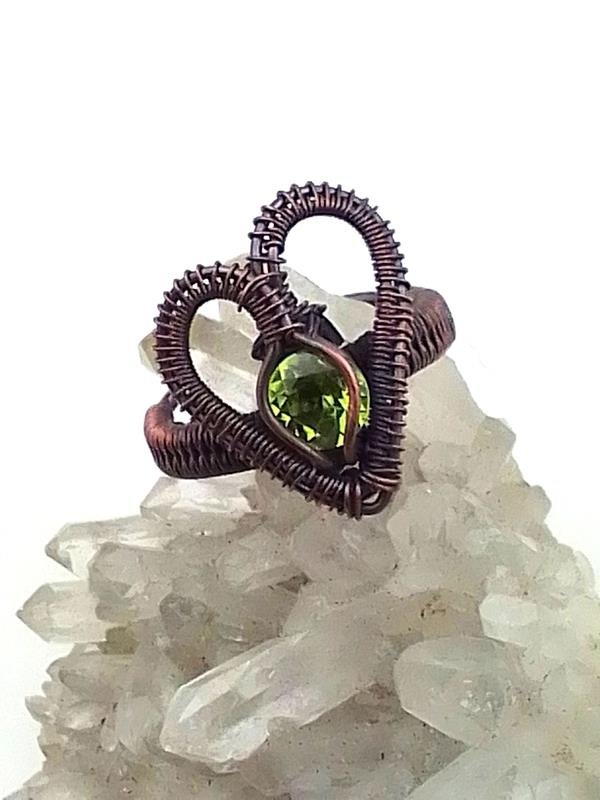 Perydot - pierścionek miedziany 20x16 mm, rozmiar 16 – regulowany, znak Lwa i in.