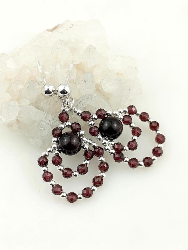 Prezent z okazji 2 rocznicy ślubu - kolczyki ze srebra Ag999 z kulkami granatu