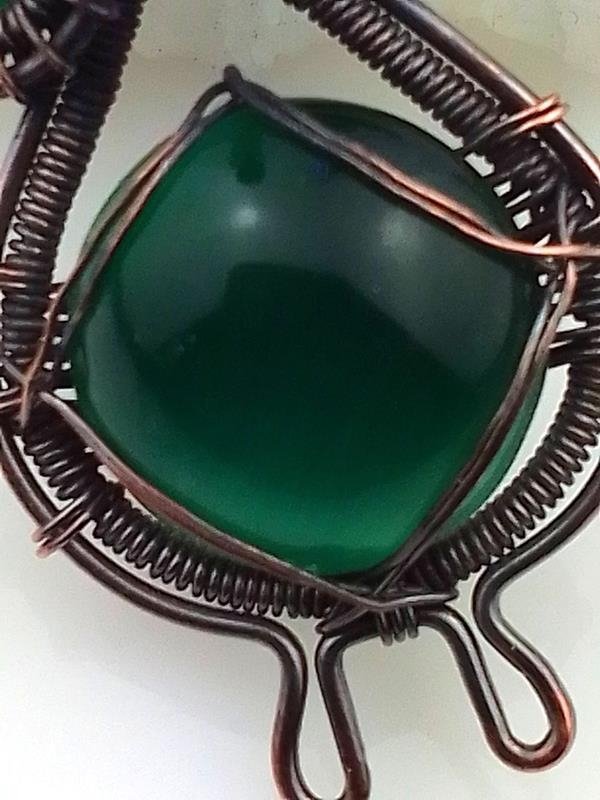 Sówka - wisiorek miedziany 3.5x2.3 cm z kocim okiem i onyksem - szczegóły