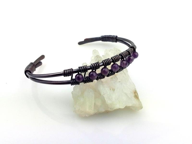 Męska bransoleta drutu miedzianego z ametystem, obwód 19.5 cm, regulowany, waga 14 gram, znak Panny, Barana…