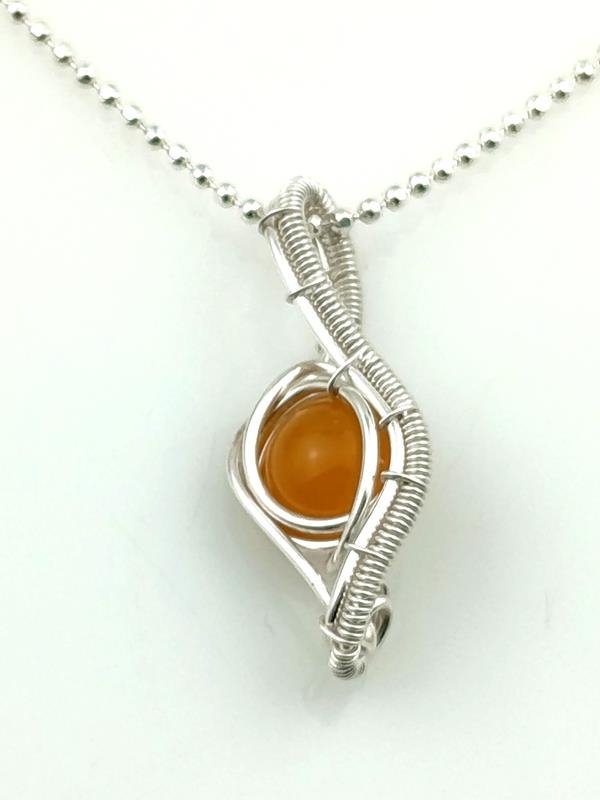 Zawieszka srebro Ag999 z żółtym agatem, wymiary 2.4x1 cm, łańcuszek 42 plus 3 cm Ag925, waga 3.4 grama, rękodzieło