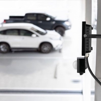 Naświetlacz LED V-TAC 10W SAMSUNG CHIP czujnik ruchu funkcja cut-OFF czarny VT-10-S-B 6400K 800lm 5 lat gwarancji