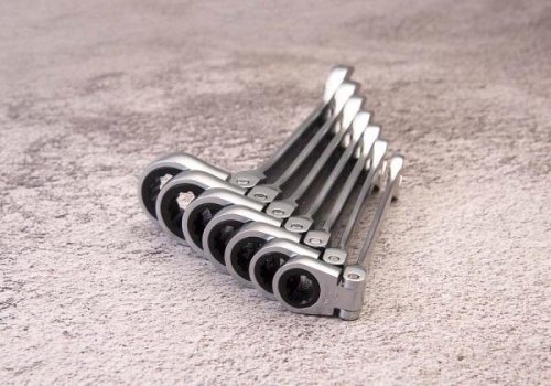 KLUCZ PŁASKO-OCZKOWY PRZEGUBOWY, Z GRZECHOTKĄ JEDNOKIERUNKOWĄ 72 ZĘBY, 13mm King Tony