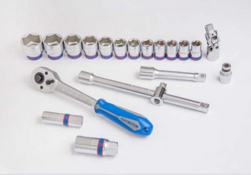 ZESTAW NARZĘDZI 83 cz. NASADKI 1/4&quot;+1/2&quot; 4 -32mm 6-kąt. Z GRZECHOTKAMI, KLUCZE, BITY, LATARKA, WALIZKA King Tony