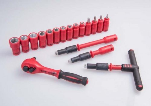 ZESTAW NASADEK IZOLOWANYCH 1/4&quot; 18cz. KRÓTKIE, 6-kąt. 5 - 14mm, Z AKCESORIAMI, CHROM, KASETA Z TWORZYWA King Tony