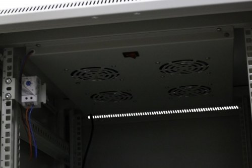 Szafa ramowa stojąca EmiterNet Top, 42U, drzwi przód blacha/szkło, 600x800x1980mm (szer./gł./wys.) (w zestawie: panel 4 wentylat