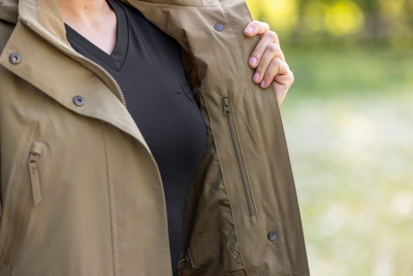 Płaszcz przeciwdeszczowy Covalliero SS2026 - orzech