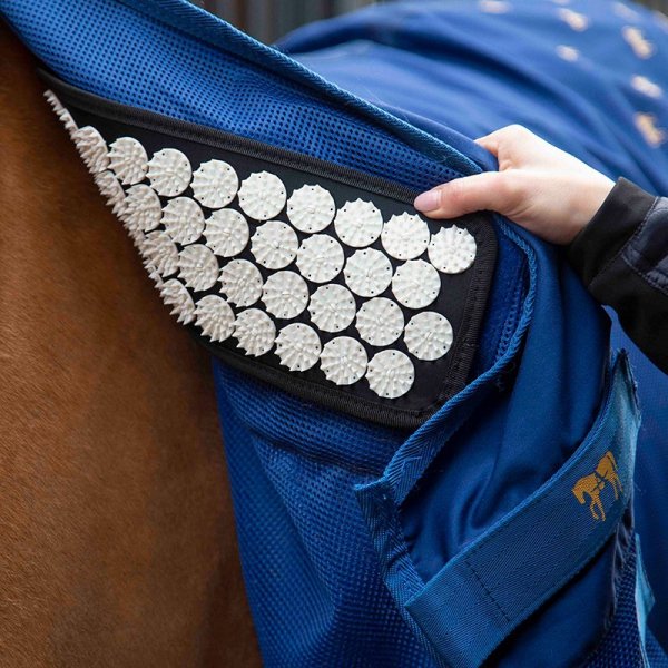 Derka terapeutyczna z matami do akupresury Accuhorsemat Cooler