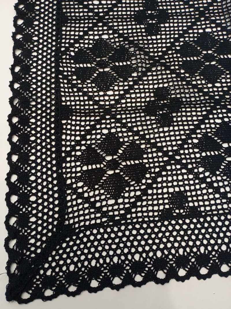 Obrus szydełkowy rozmiar: 60x120 wzór 559 czarny