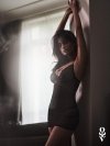 Czarna smukła prześwitująca koszulka erotyczna Obsessive Novenes + stringi XL/2XL