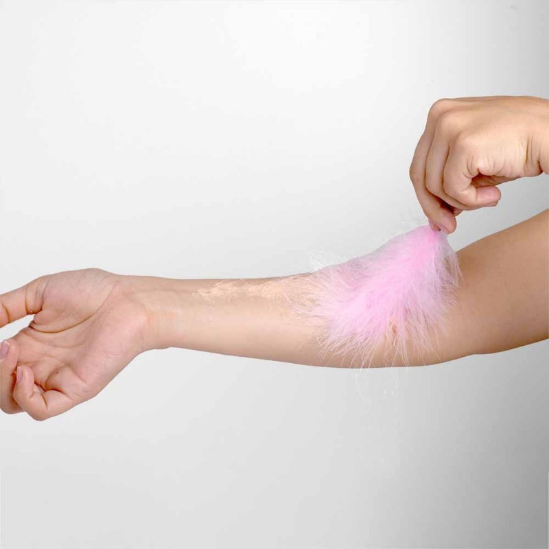 Sparkling strawberry edible powder &amp; feather tickler kit cod.