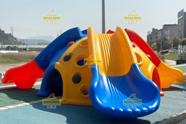 kopuła wspinaczkowa, skałka wspinaczkowa, plac zabaw do wspinania, skałka na plac zabaw, wyposażenie placów zabaw, producent placów zabaw, plastikowe place zabaw, place zabaw przedszkole