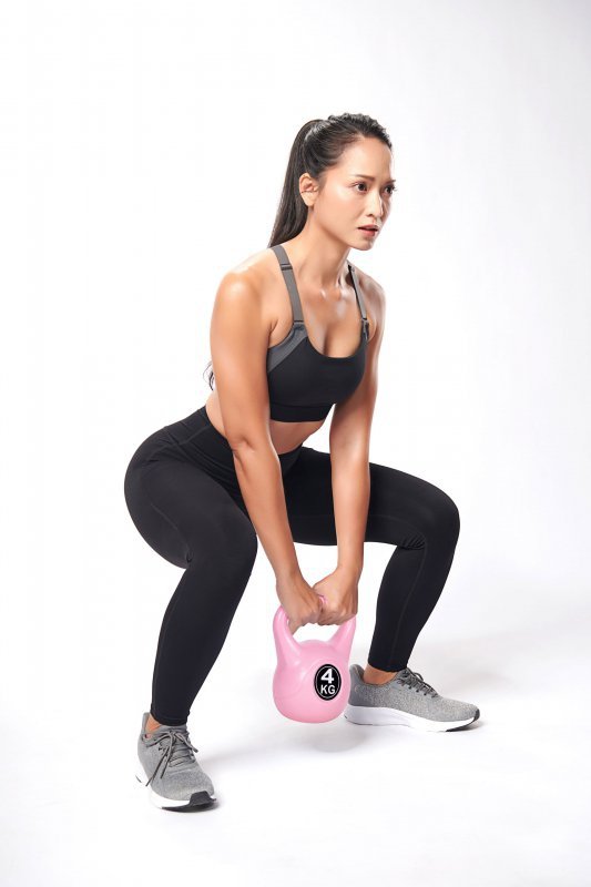 Kettlebell kettle 4 kg do ćwiczeń hantla kula odważnik obciążenie ciężar fitness różowy ModernHome