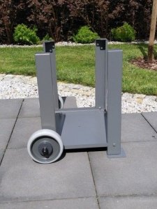 Podstawa do wędzarni malowana z kołami 300/270