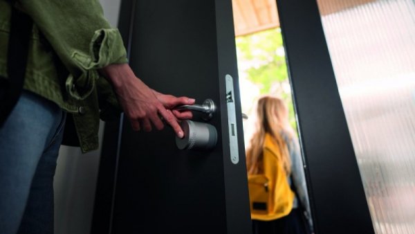 YALE HOME Inteligentny zamek L2 Lite Srebrny 05/109100/SI