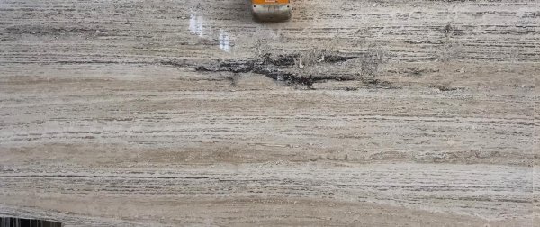 Trawertyn Alabastrin, grubość 2 cm, wykończenie polerowane.