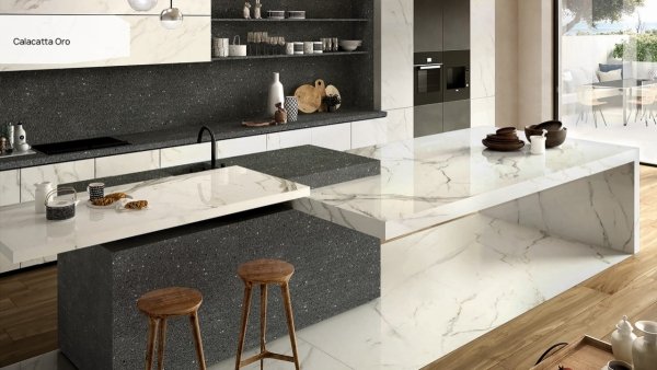 Spiek kwarcowy Calacatta Oro, wykończenie naturale, grubość 2 cm