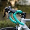 Owijka na kierownicę rowerową z pianki EVA wzór Power - biała