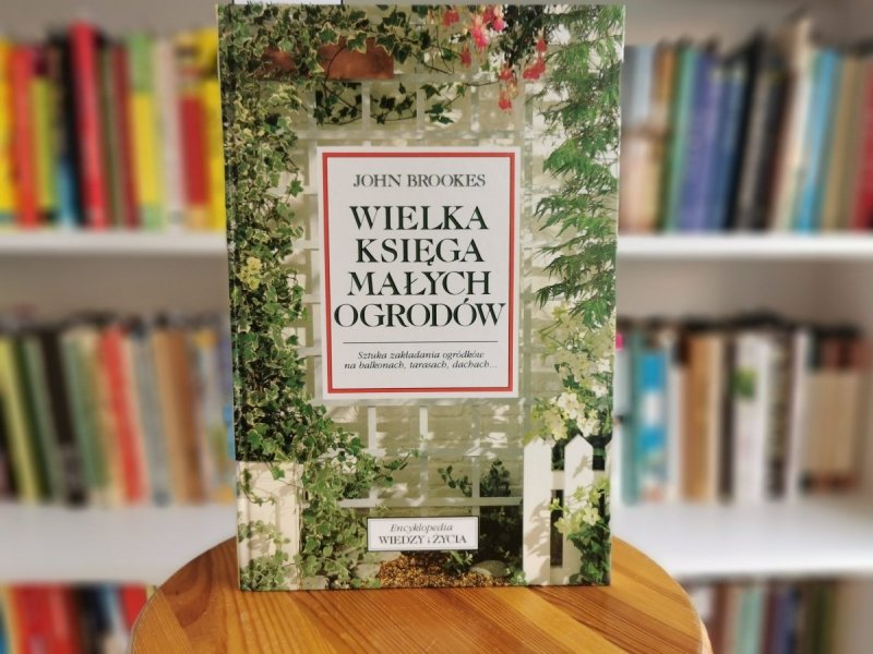 WIELKA KSIĘGA MAŁYCH OGRODÓW - John Brookes