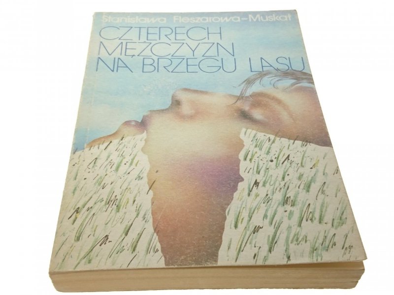 CZTERECH MĘŻCZYZN NA BRZEGU LASU