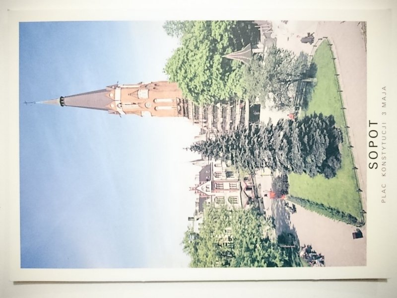 SOPOT. PLAC KONSTYTUCJI 3 MAJA W GŁĘBI KOŚCIÓŁ ŚW. JERZEGO FOT. NIEZNALSKI