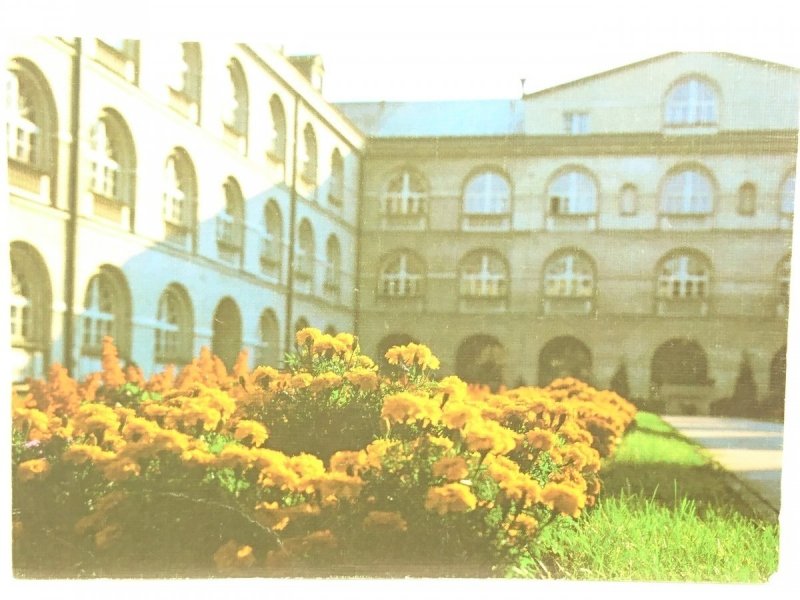 DZIEDZINIEC KATOLICKIEGO UNIWERSYTETU LUBELSKIEGO