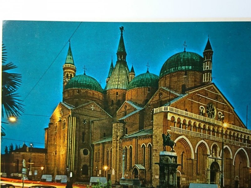 PADOVA. VISTA NOTTURNA DELLA BASILICA DEL SANTO