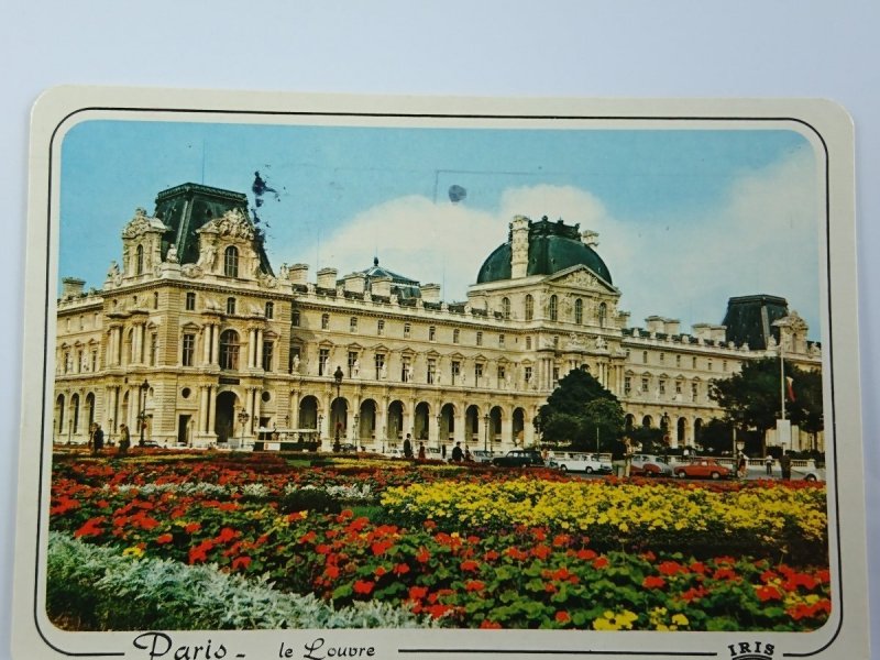 PARIS. LE LOUVRE