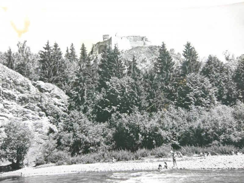 PIENINY. ZAMEK W CZORSZTYNIE FOT. W. STROJNY