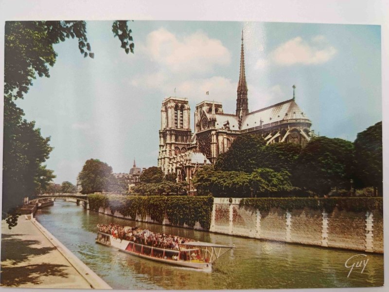 PARIS LABSIDE DE LA CATHEDRALE NOTRE DAME