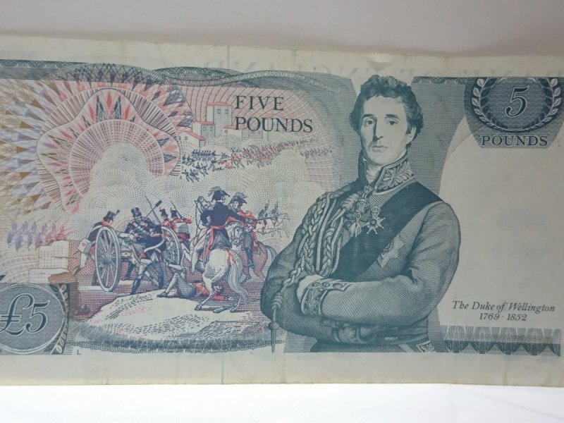 BANKNOT 5 FUNTÓW 5 POUNDS NR AWI7 656762