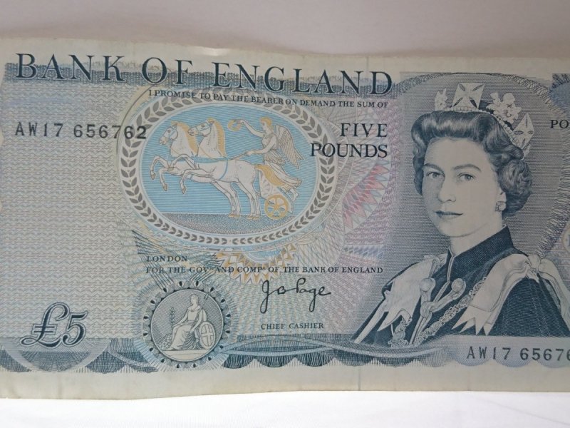 BANKNOT 5 FUNTÓW 5 POUNDS NR AWI7 656762