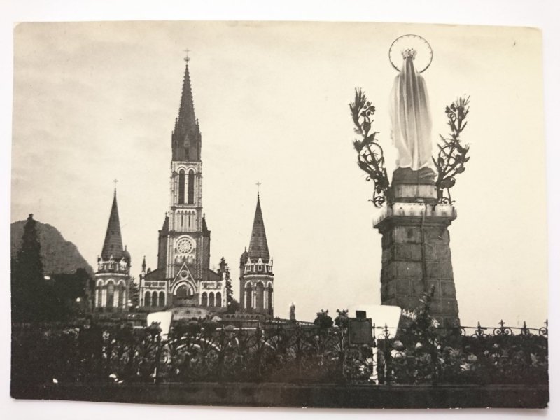 LOURDES. LE BASILICHE ILLUMINATE