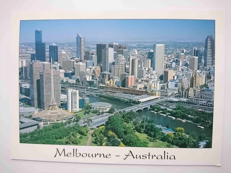 MELBOURNE. VICTORIA – AUSTRALIA. VIEW OVER THE VICTORIAN ARTS CENTRE AND CITY AEREA