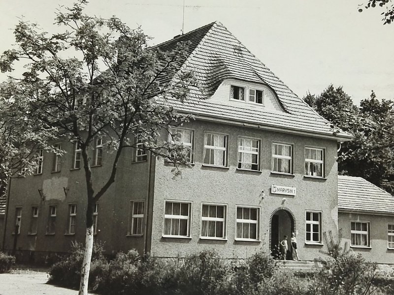 USTRONIE MORSKIE. DOM WYPOCZYNKOWY FWP FOT ŚWIĘCKI