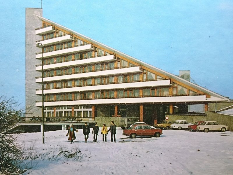 USTROŃ ZAWODZIE. DOM LECZNICZO... FOT. J. TYMIŃSKI