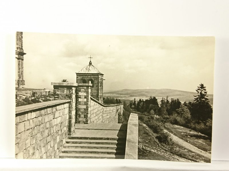 ŚW. KRZYŻ - FRAGMENT SCHODÓW Z WIDOKIEM NA 