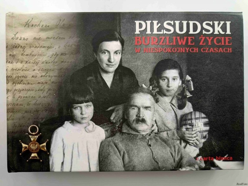 PIŁSUDSKI BURZLIWE ŻYCIE W NIESPOKOJNYCH CZASACH - Katarzyna Kucharczuk