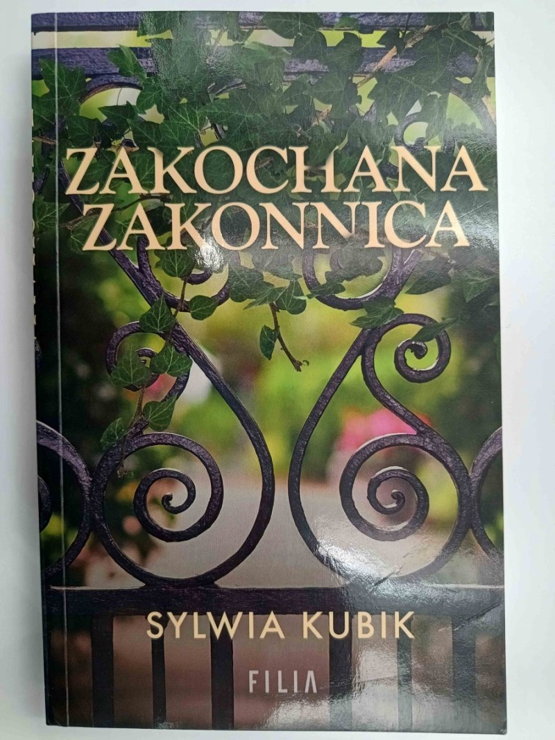 ZAKOCHANA ZAKONNICA - Sylwia Kubik