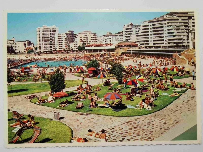 SEA POINT. SWIMMING BATHS WITH ITS LUSH GREEN LAWNS