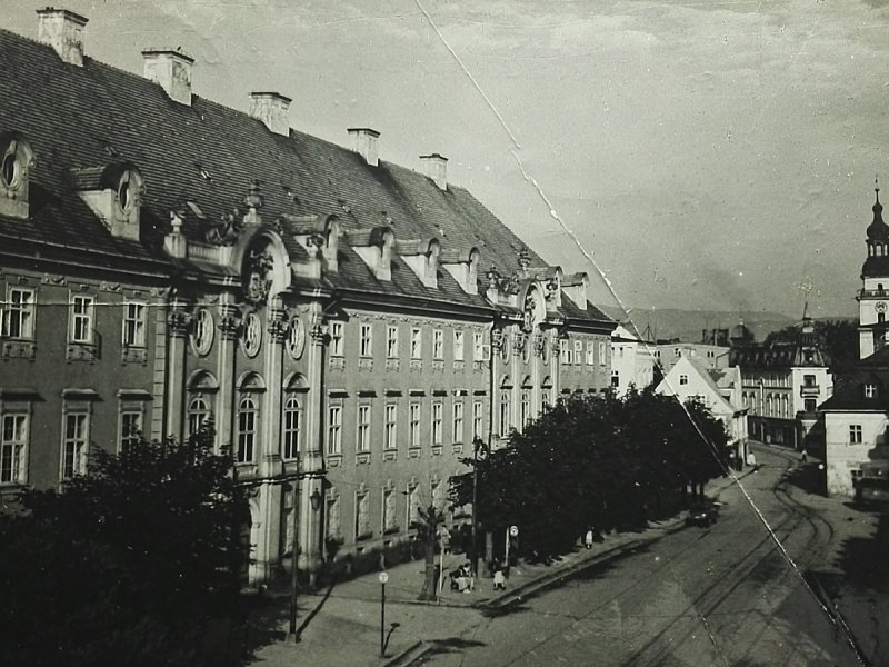 CIEPLICE ŚLĄSKIE. PLAC PIASTOWSKI FOT. J. KORPAL