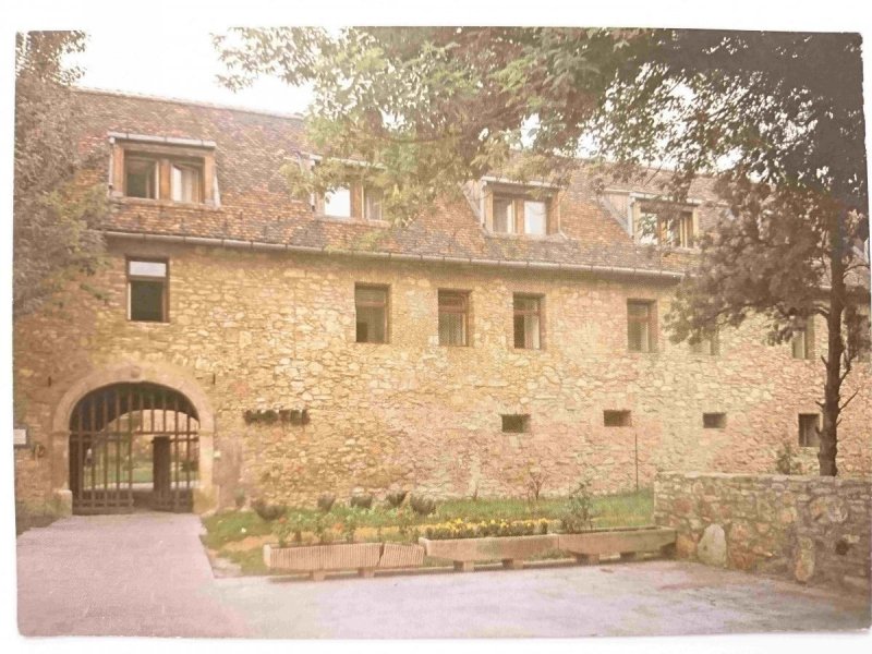 HUSZARVAR HOTEL