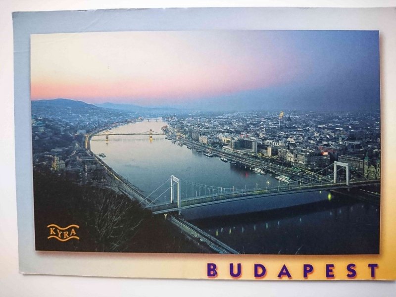BUDAPEST - widok na rzekę