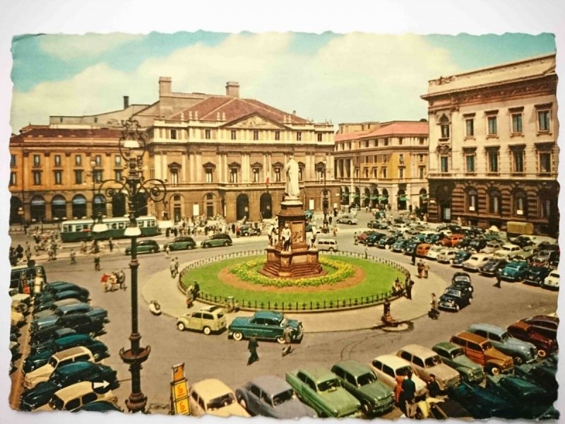 MILANO. PIAZZA E TEATRO DELLA SCALA