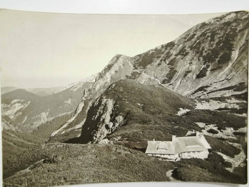 TATRY. DOLINA PIĘCIU STAWÓW POLSKICH I SCHRONISKO FOT. ZWOLIŃSKI