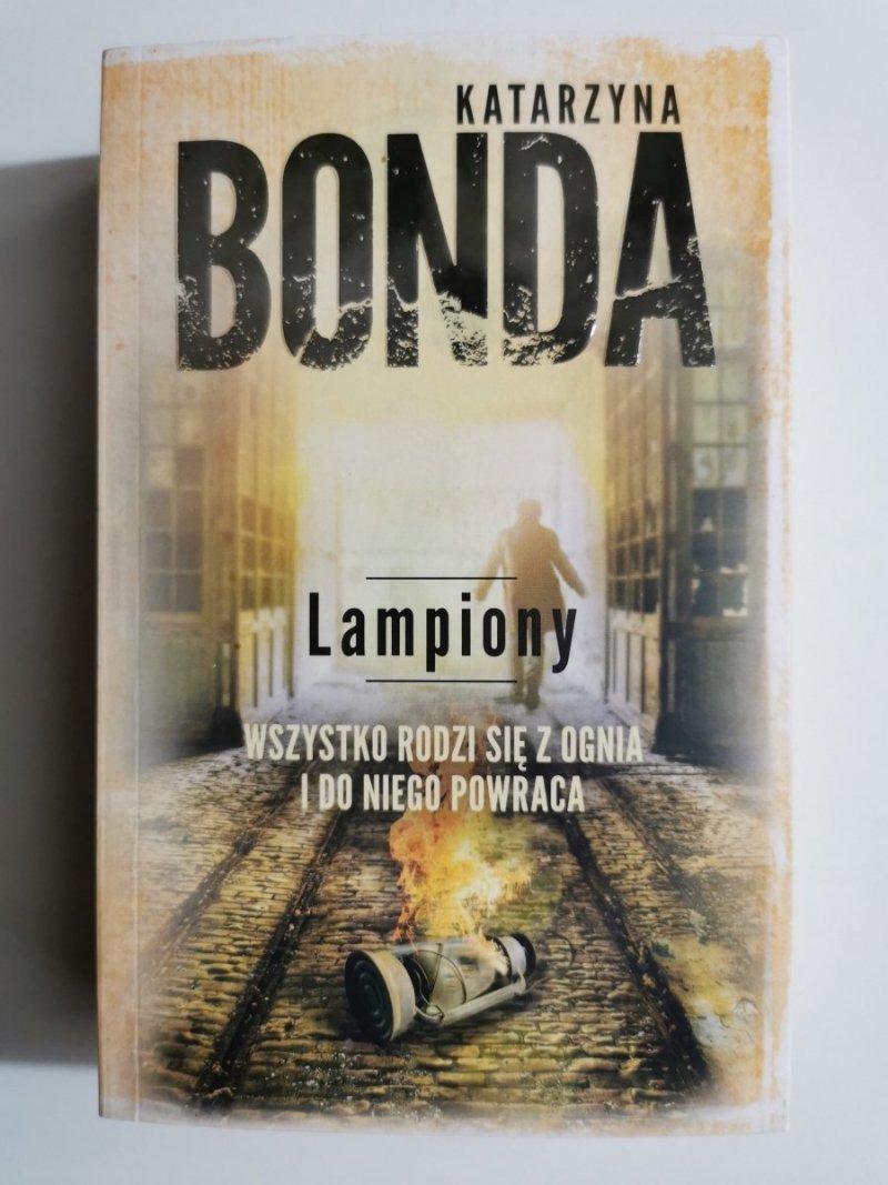 LAMPIONY - Katarzyna Bonda 