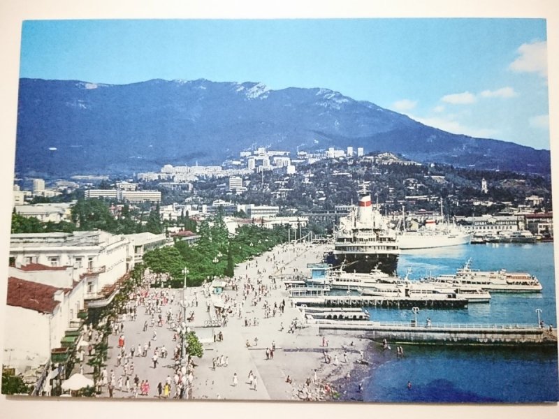 EMBANKMENT IN YALTA
