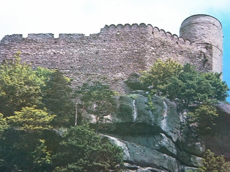 SOBIESZÓW. RUINY ZAMKU CHOJNIK FOT. K. JABŁOŃSKI